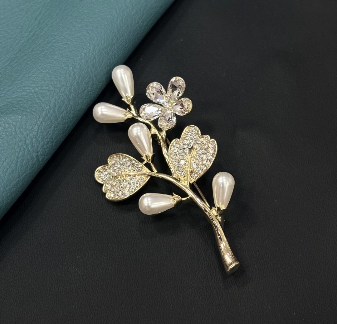 teardrop pearls gold floral brooch